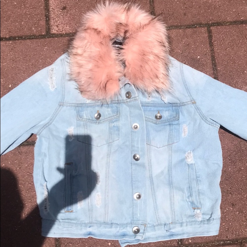Jean jacket with removable furr